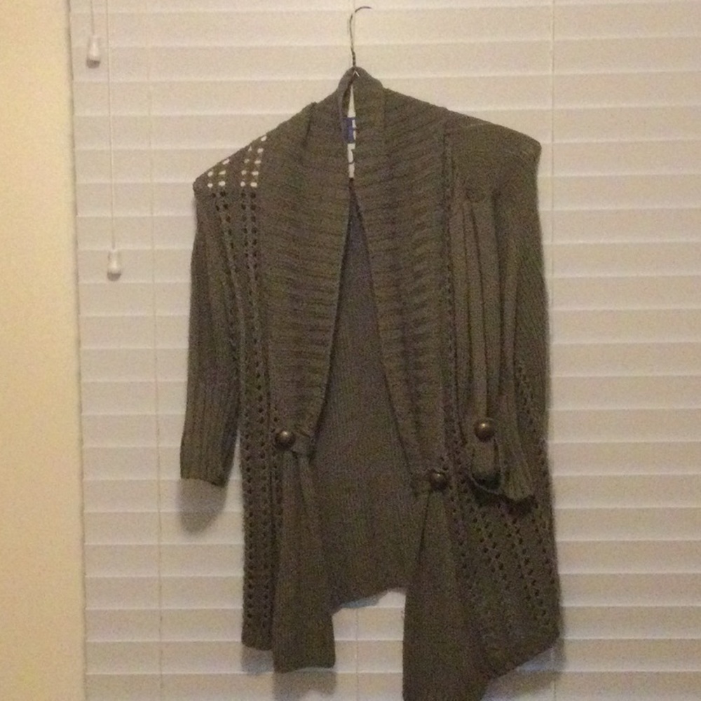 Knit shrug with button details